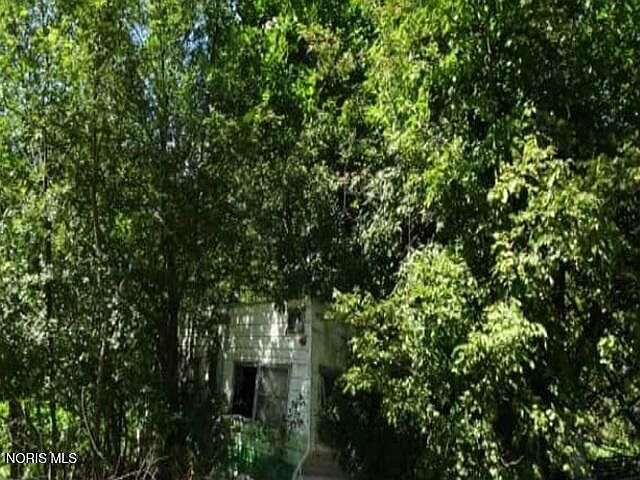 2nd image of 2944 N Graytown Rd