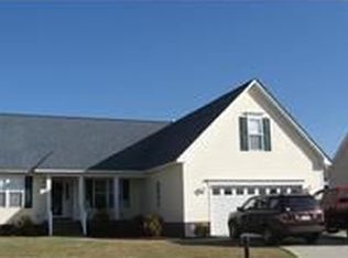 1216 Thistle Gold Dr, Hope Mills, NC 28348