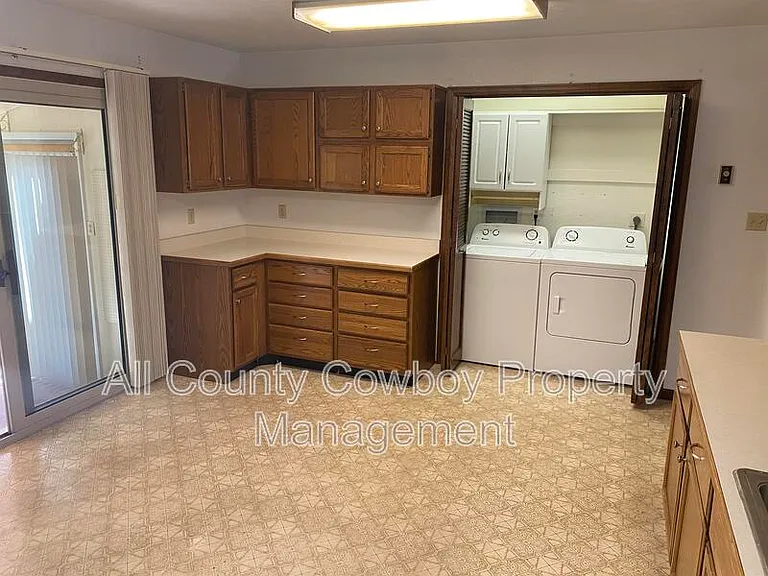 2132 Carrington Ct — Photo 4