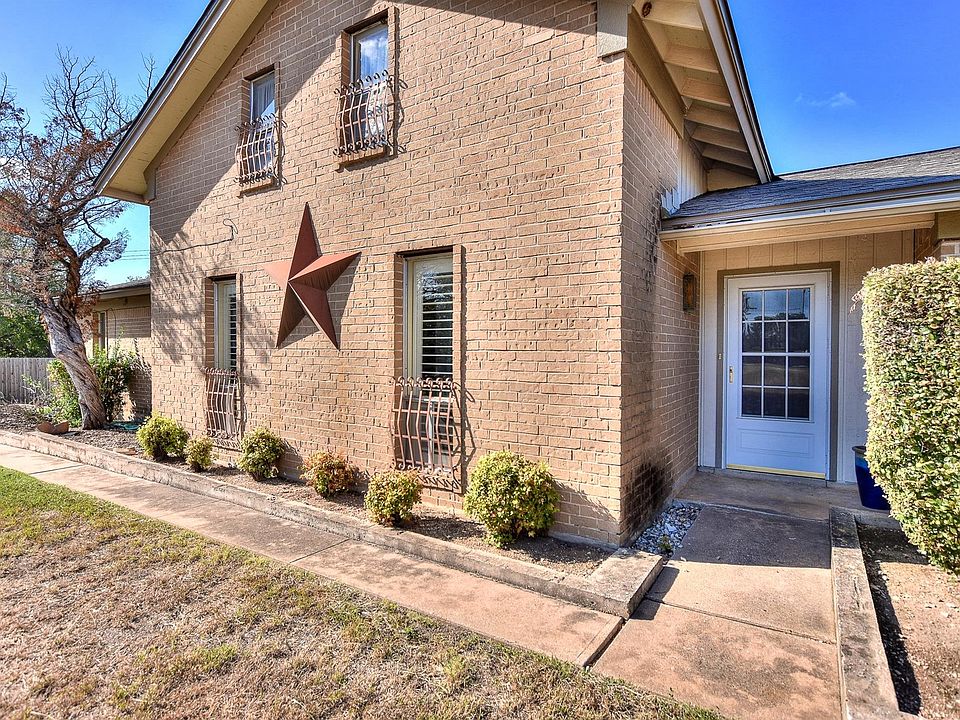 1st image of 118 Oak Ridge Cir