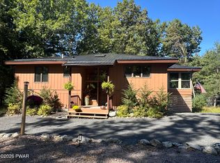 502 Canoebrook Dr, Hawley, PA 18428