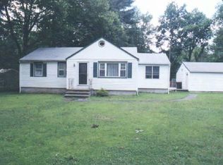 19 Buttonball Dr, Sandy Hook, CT 06482