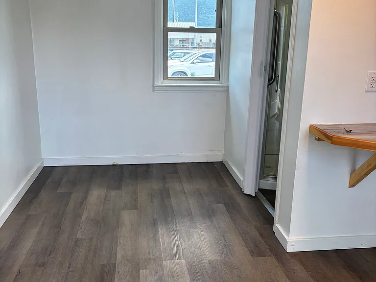 400 Broad St #6 — Photo 2
