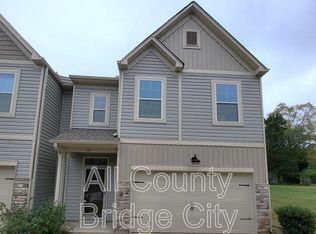 18 Green St, Mauldin, SC 29662