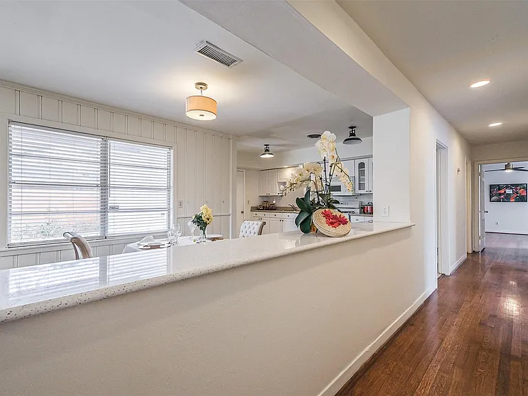 2601 Briarhurst Dr — Photo 4