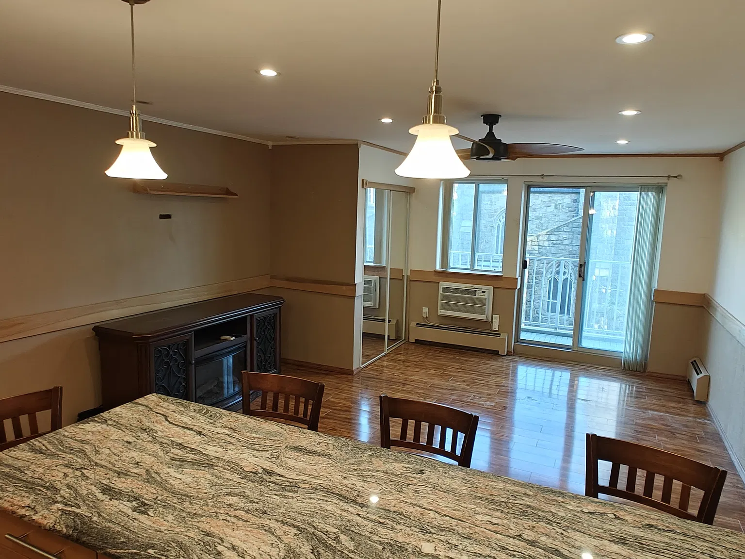 1 bed, 838 sqft, $2,200 — Photo 3