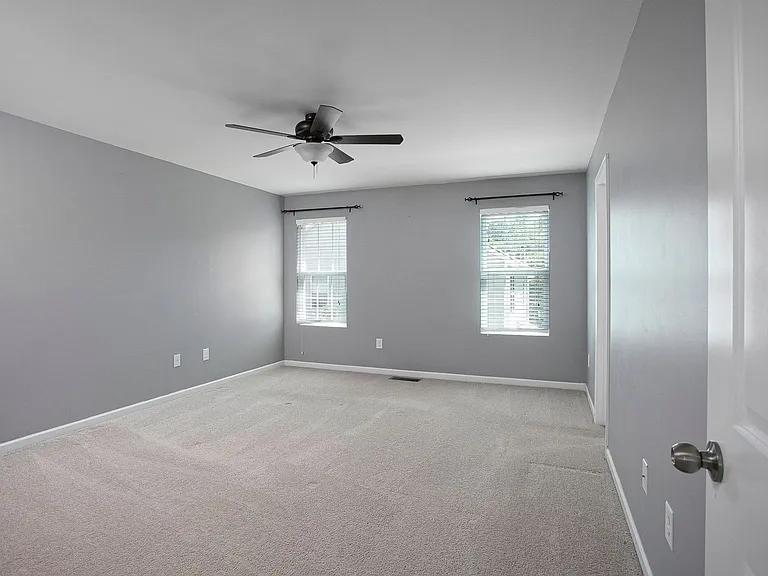 427 Stapleford Ln — Photo 11