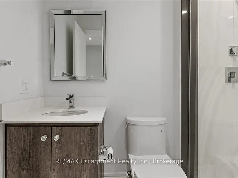 81 Brock St — Photo 6