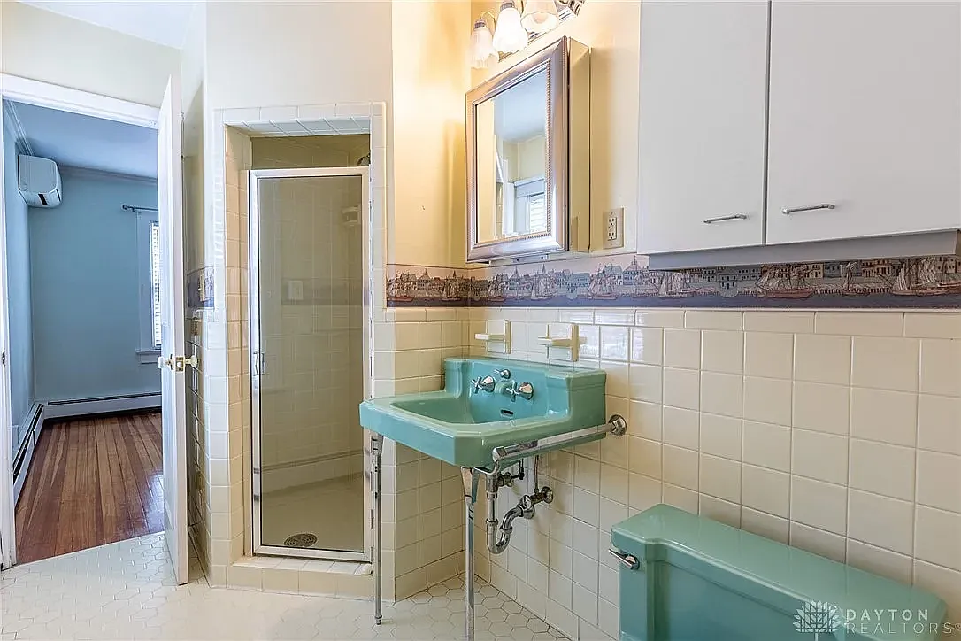 5 bed, 2686 sqft, $1,200 — Photo 2