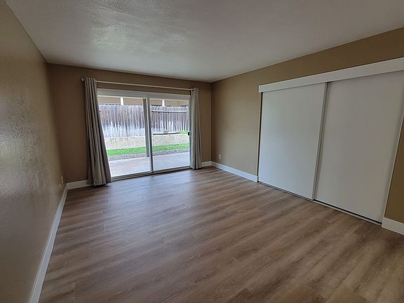 5th image of 4703 Knapp Way