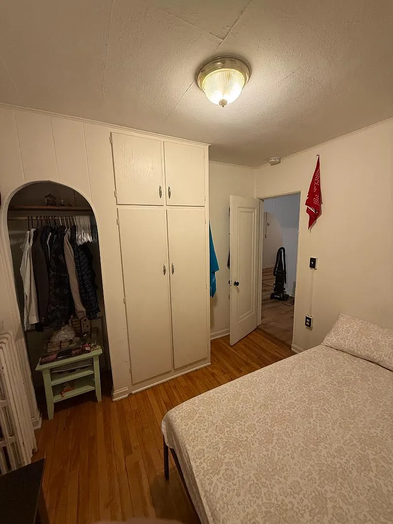 Unit Photo - 2127 University Ave #4