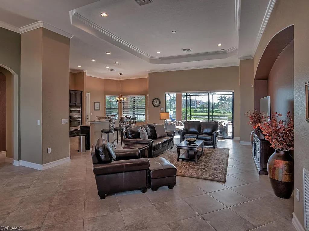 3 bed, 3.0 bath, 2799 sqft, $16,000 — Photo 3