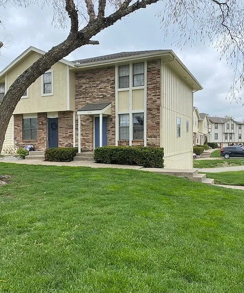 400 NE Timbercreek Dr #400 — Photo 1