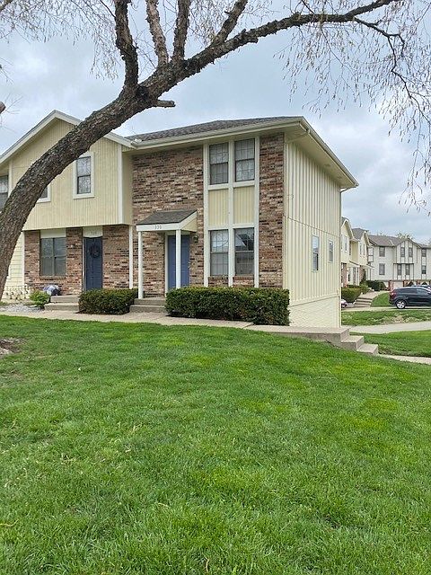 1st image of 400 NE Timbercreek Dr #400