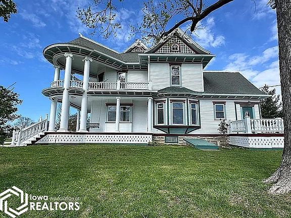 2nd image of 1002 Maple St