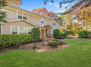 7 Wintergreen Dr W, Melville, NY 11747