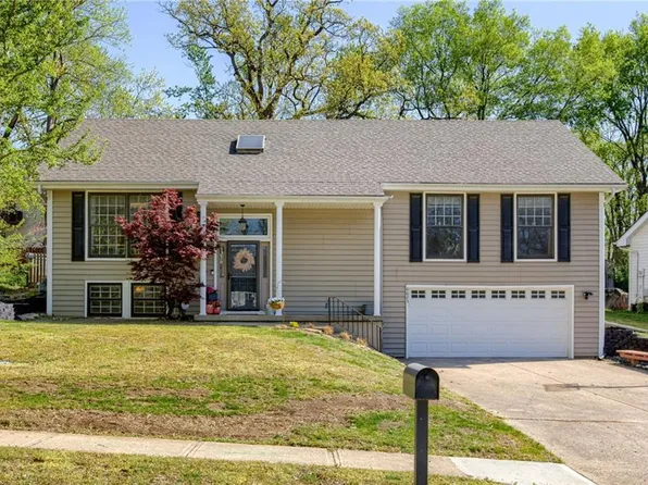 6623 Cottonwood Dr, Shawnee, KS 66216