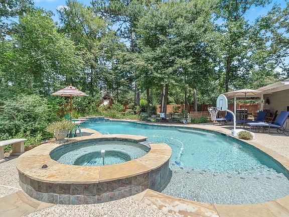 4th image of 18 S Oriel Oaks Cir