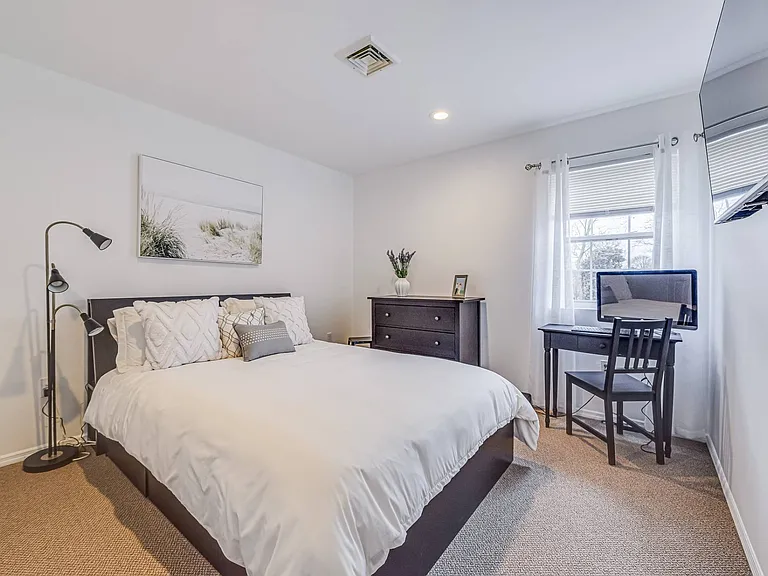 71 Hampton Rd — Photo 12