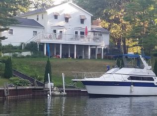 16187 Suffolk Dr, Spring Lake, MI 49456