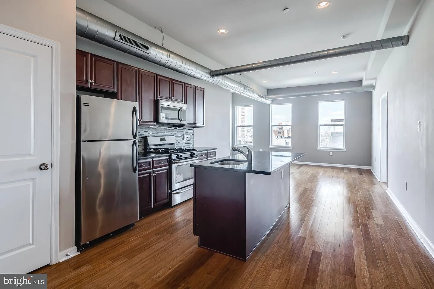 1509 W Girard Ave — Photo 2