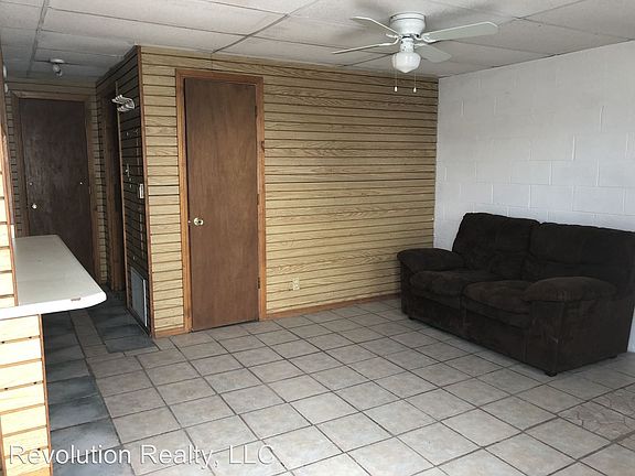 5th image of 104 W Gallagher Ave APT A