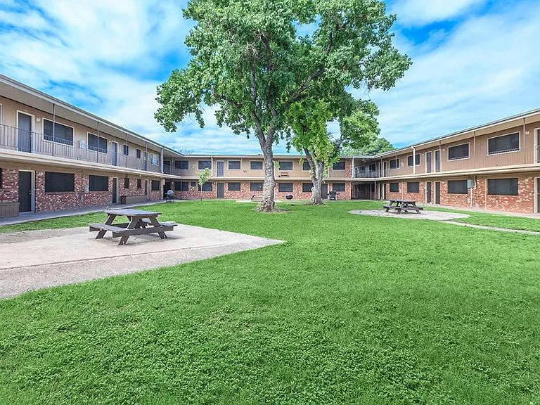 5909 Royalgate Dr — Photo 11