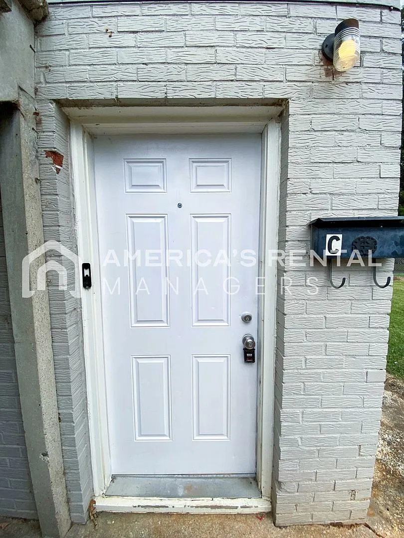 1701 Berkley Avenue — Photo 4