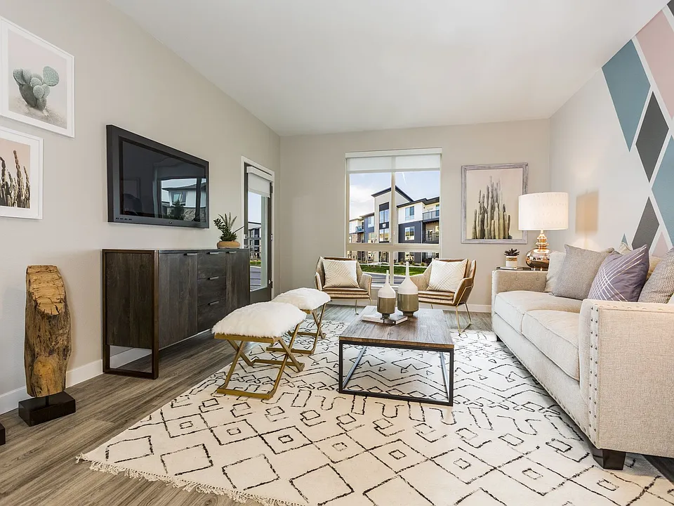 Solana Olde Town Station apartments community photo