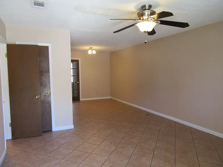 802 West St — Photo 3