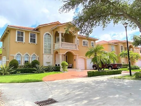 8521 NW 162nd St, Miami Lakes, FL 33016