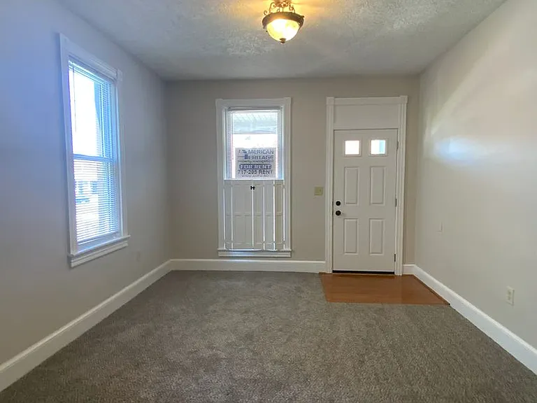 211 N State St — Photo 5
