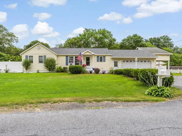 17 Park Drive, South Glens Falls, NY 12803