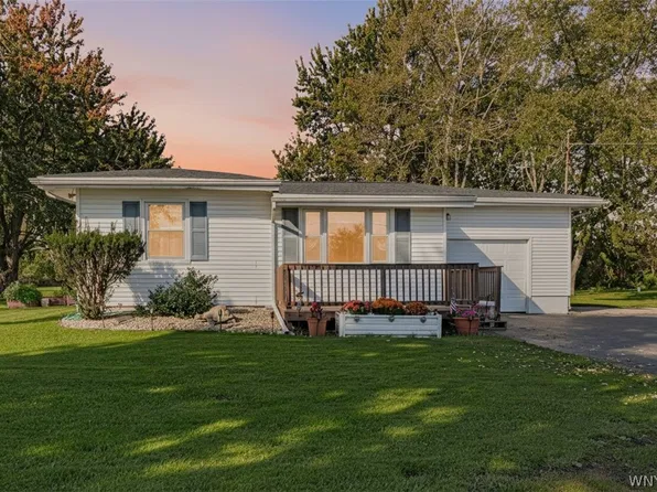 5782 Bowmiller Rd, Lockport, NY 14094