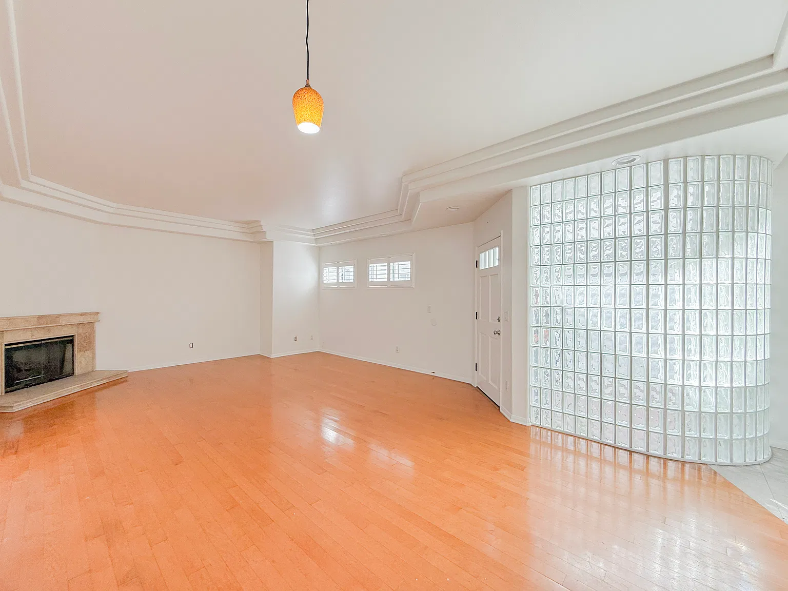 3 bed, 1488 sqft, $5,490 — Photo 1