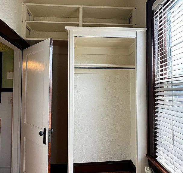 302 Mountain Ave SW — Photo 8