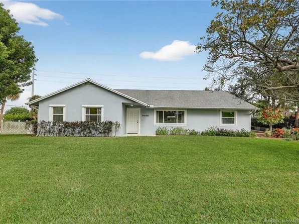 9496 SE Park St, Hobe Sound, FL 33455