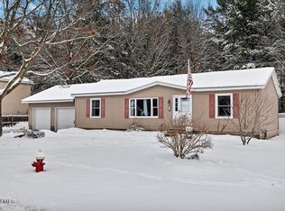 32 Pinewood Rd, Queensbury, NY 12804