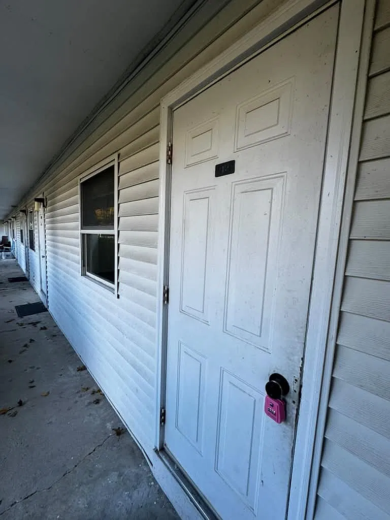 Studio, 120 sqft, $825 — Photo 1