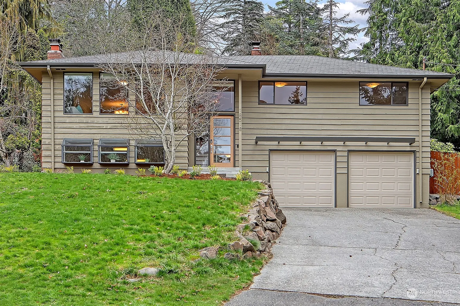 18518 Kenlake Place NE photo 1