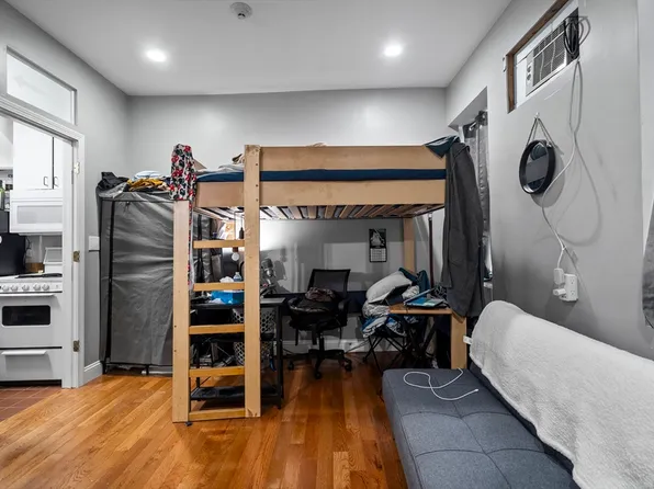 103 W 4th St #1, Boston, MA 02127