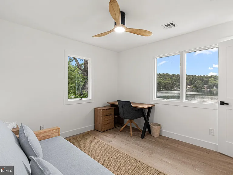 39 Upper Lakeview Ave — Photo 8