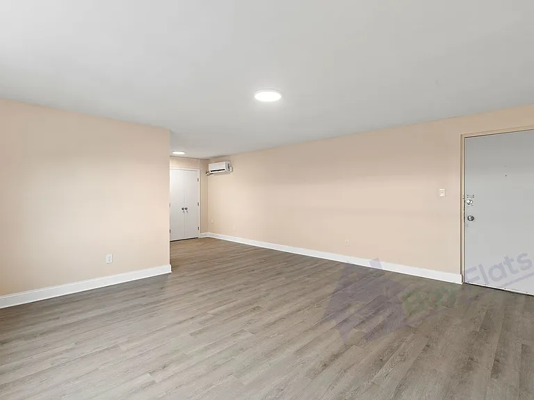 22645 Washington St #6 — Photo 5