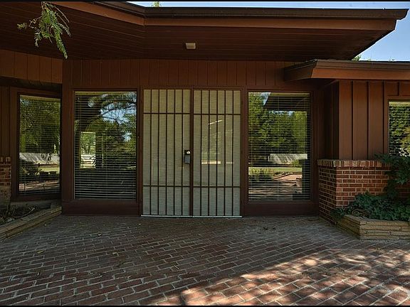3rd image of 620 Camino Real Ave