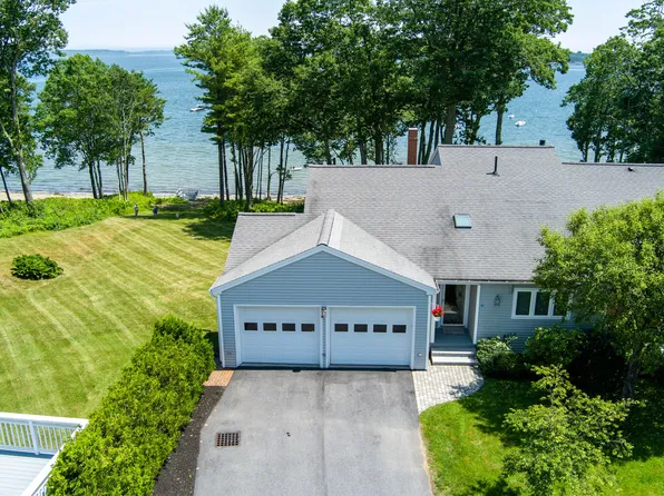 21 Baysite Lane #21, Falmouth, ME 04105
