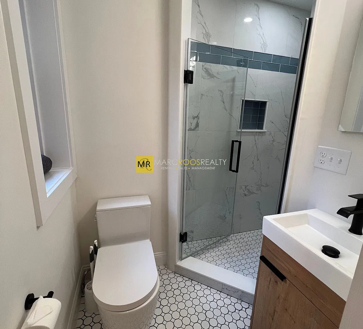 2 bed, 1.0 bath, $3,700 — Photo 4