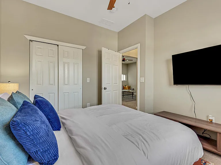 1206 Lexington Ave — Photo 14