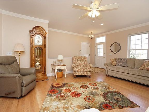 3rd image of 425 Autumnwind Dr