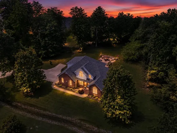 60 Windwood Dr, Fayetteville, TN 37334