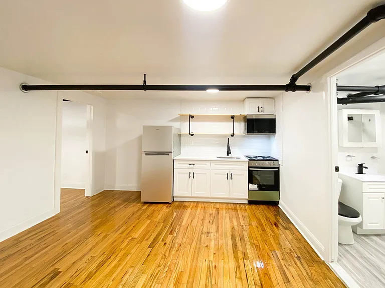 1092 President St #BASEMENT — Photo 1